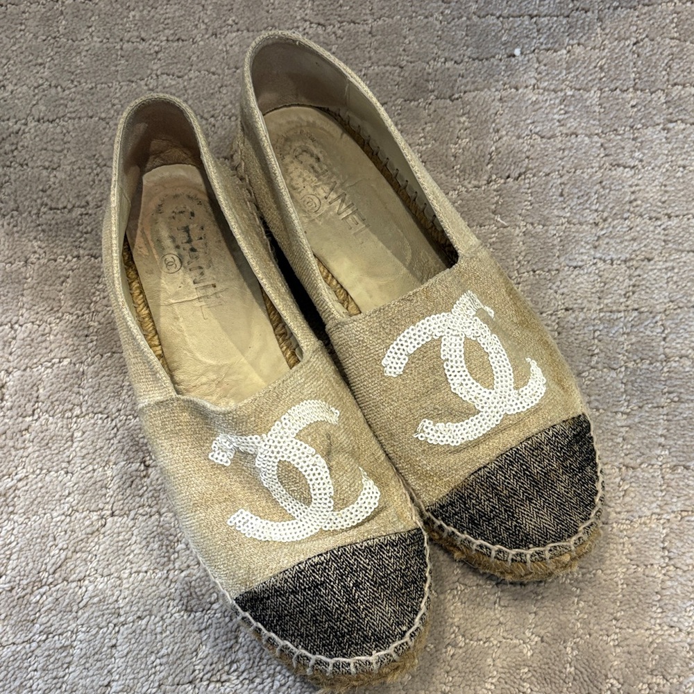 CHANEL Beige Canvas Espadrilles with Black Toe Cap and White CC Logo